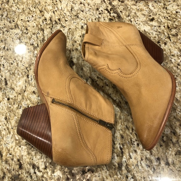 Frye Reina Tan Burnished Finish Bootie 10 - Picture 8 of 12